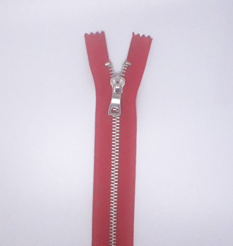 TİT T/5 Metal Fermuar - Beyaz Diş 50 Ad. (1 pk) Kırmızı - 55 cm